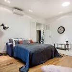 Apartment Luxurious Danubeside For 4