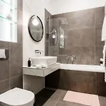 Luxurious Danubeside For 4 Apartment Budapest