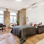 Luxurious Danubeside For 4 Apartment Budapest