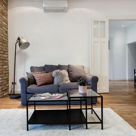 Luxurious Danubeside For 4 Budapesta