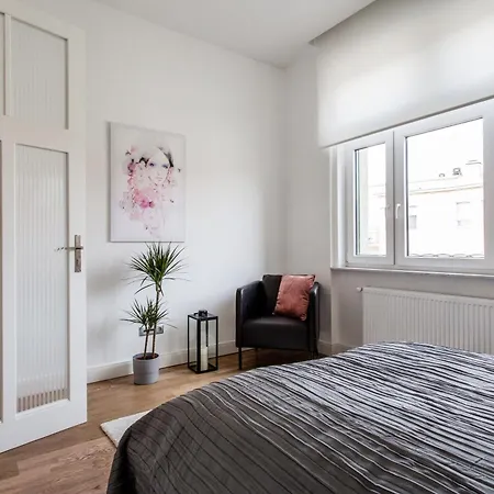 Lägenhet Luxurious Danubeside For 4
