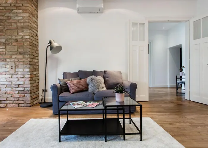 Luxurious Danubeside For 4 Budapest